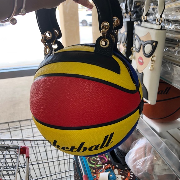 Clothes and Accessories - Picture 3 of 15